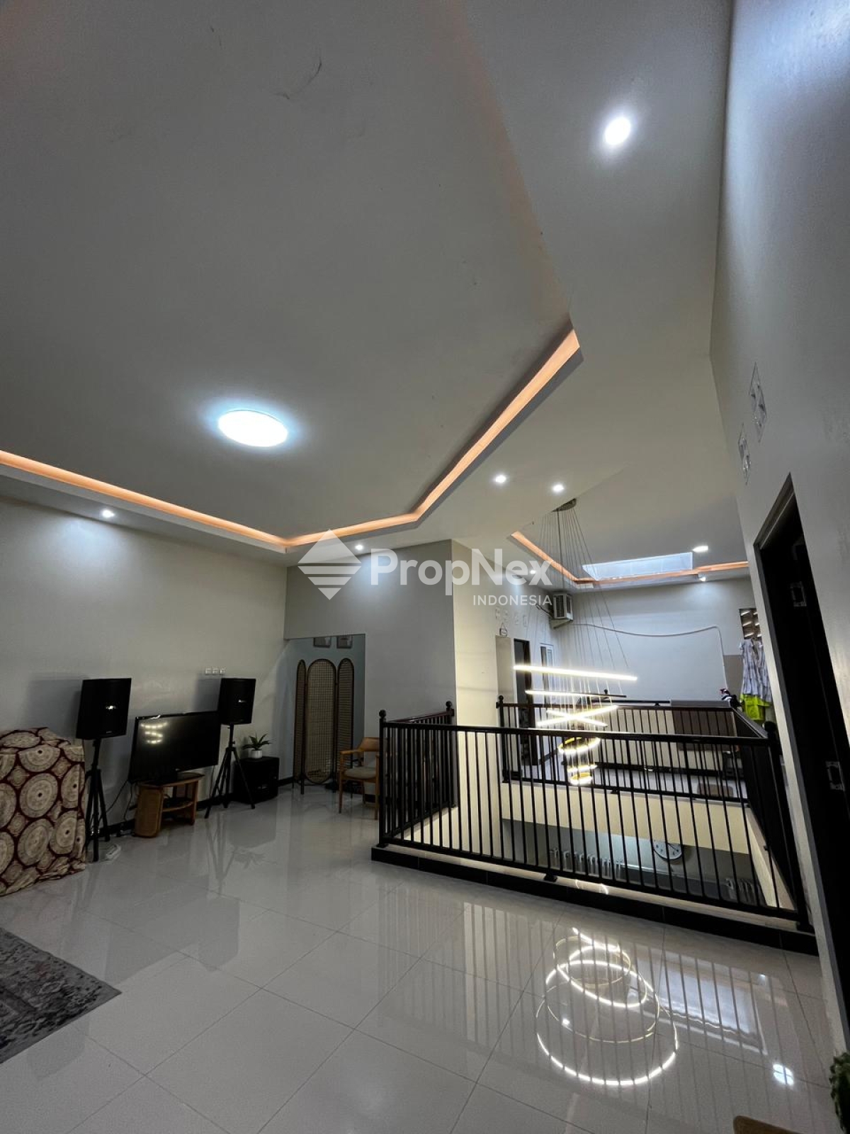 Rumah Modern Bangunan Baru Puri Surya Jaya Sidoarjo — foto 6